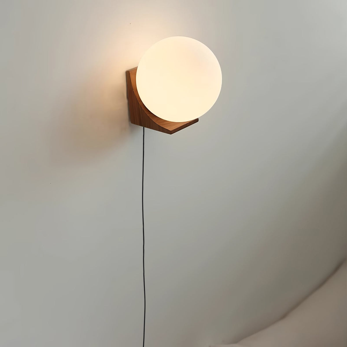 Eamon aplique de pared Evelyn Orb con enchufe enchufable
