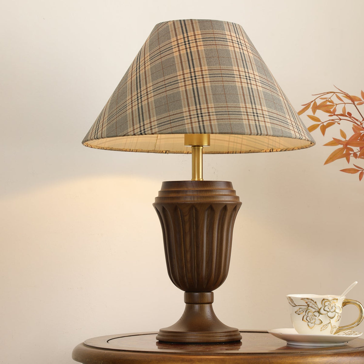 Orione lámpara de mesa de madera y tejido