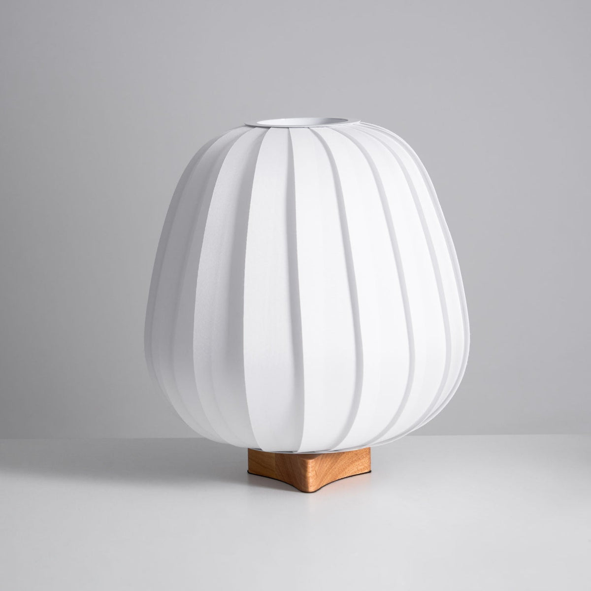 Elenor lámpara de mesa de tejido minimalista