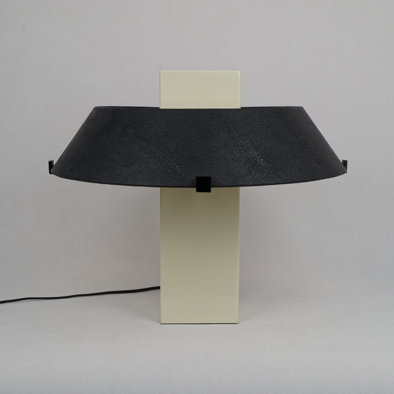 Cruz lámpara de mesa