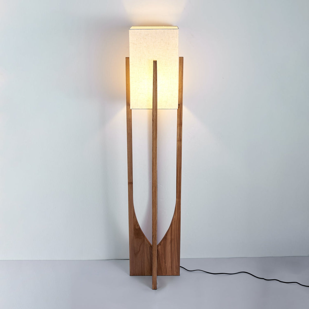 Syleia lámpara de pie de madera moderna