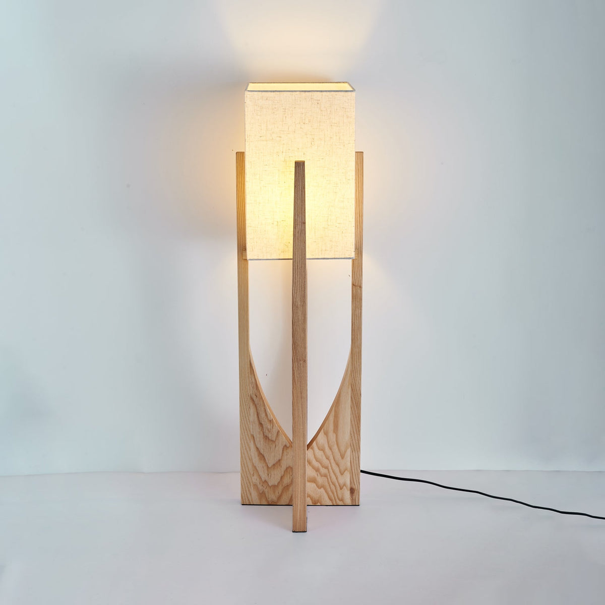 Syleia lámpara de pie de madera moderna