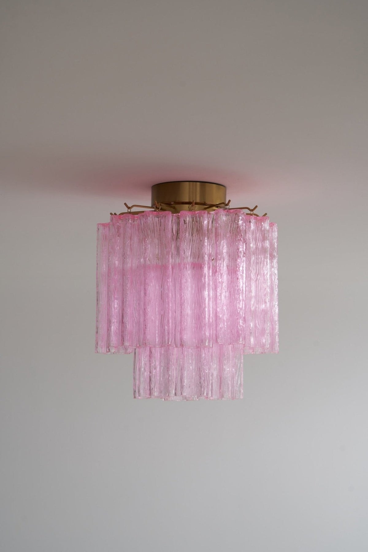 Eiriel lámpara de techo moderna en vidrio de Murano rosa con diseño escalonado tipo