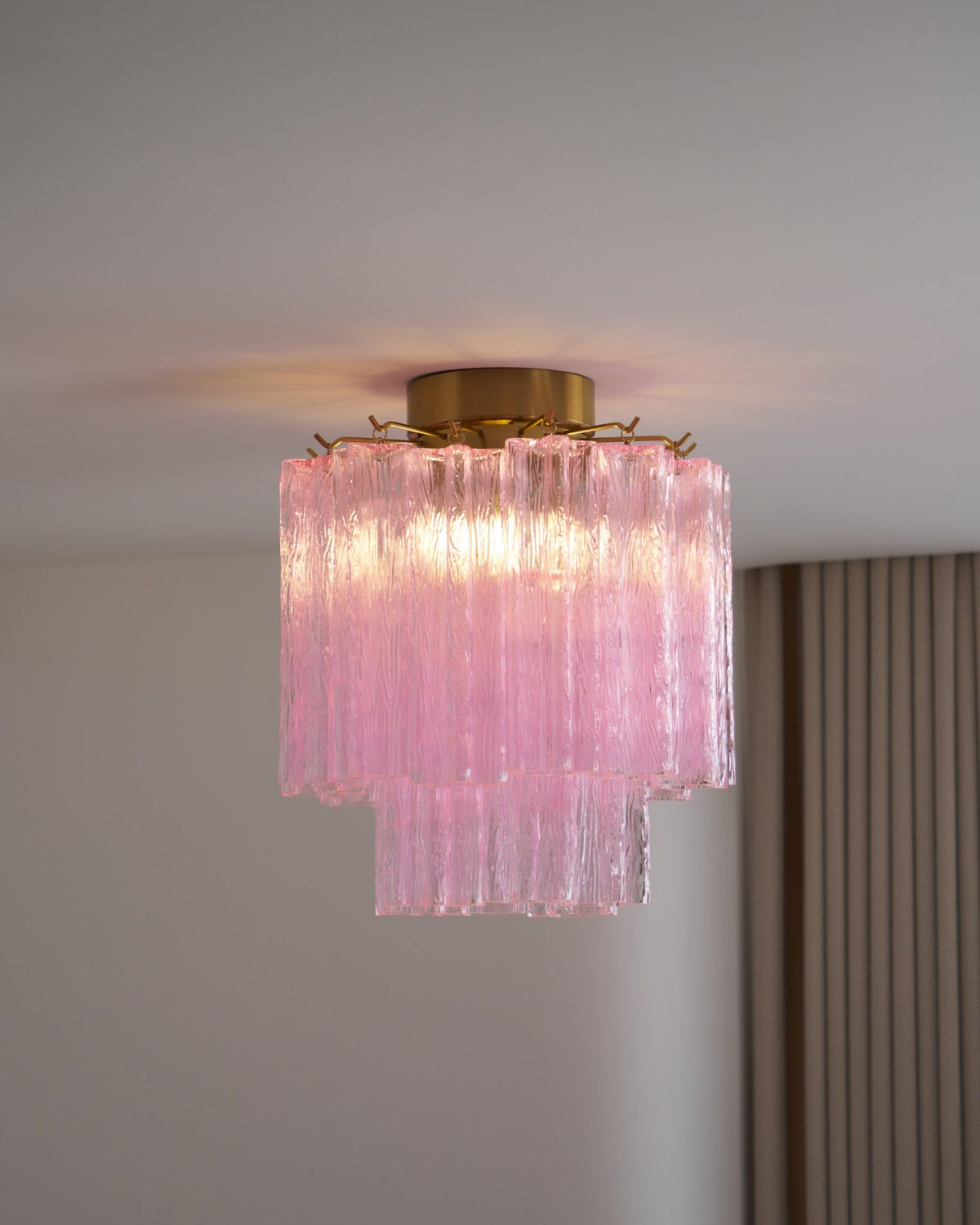 Eiriel lámpara de techo moderna en vidrio de Murano rosa con diseño escalonado tipo