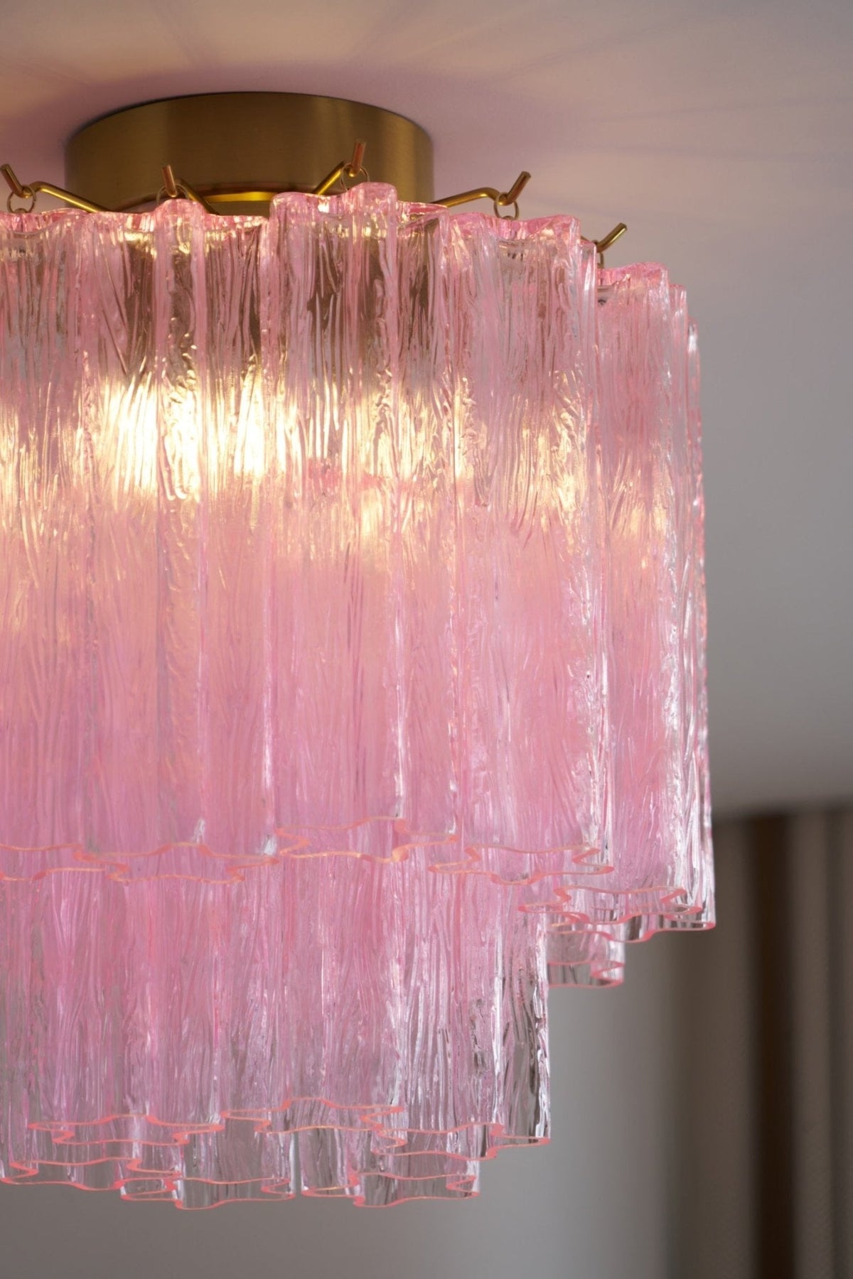 Eiriel lámpara de techo moderna en vidrio de Murano rosa con diseño escalonado tipo