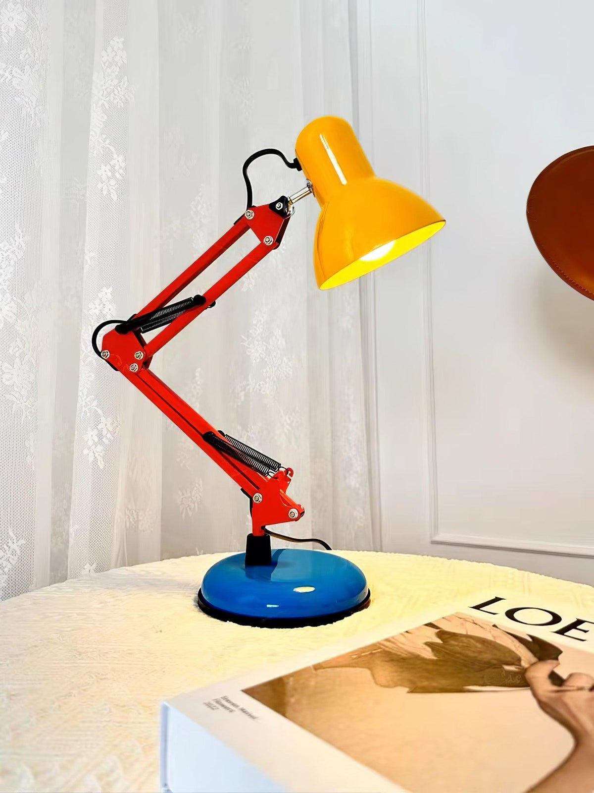 Aven lámpara de mesa moderna