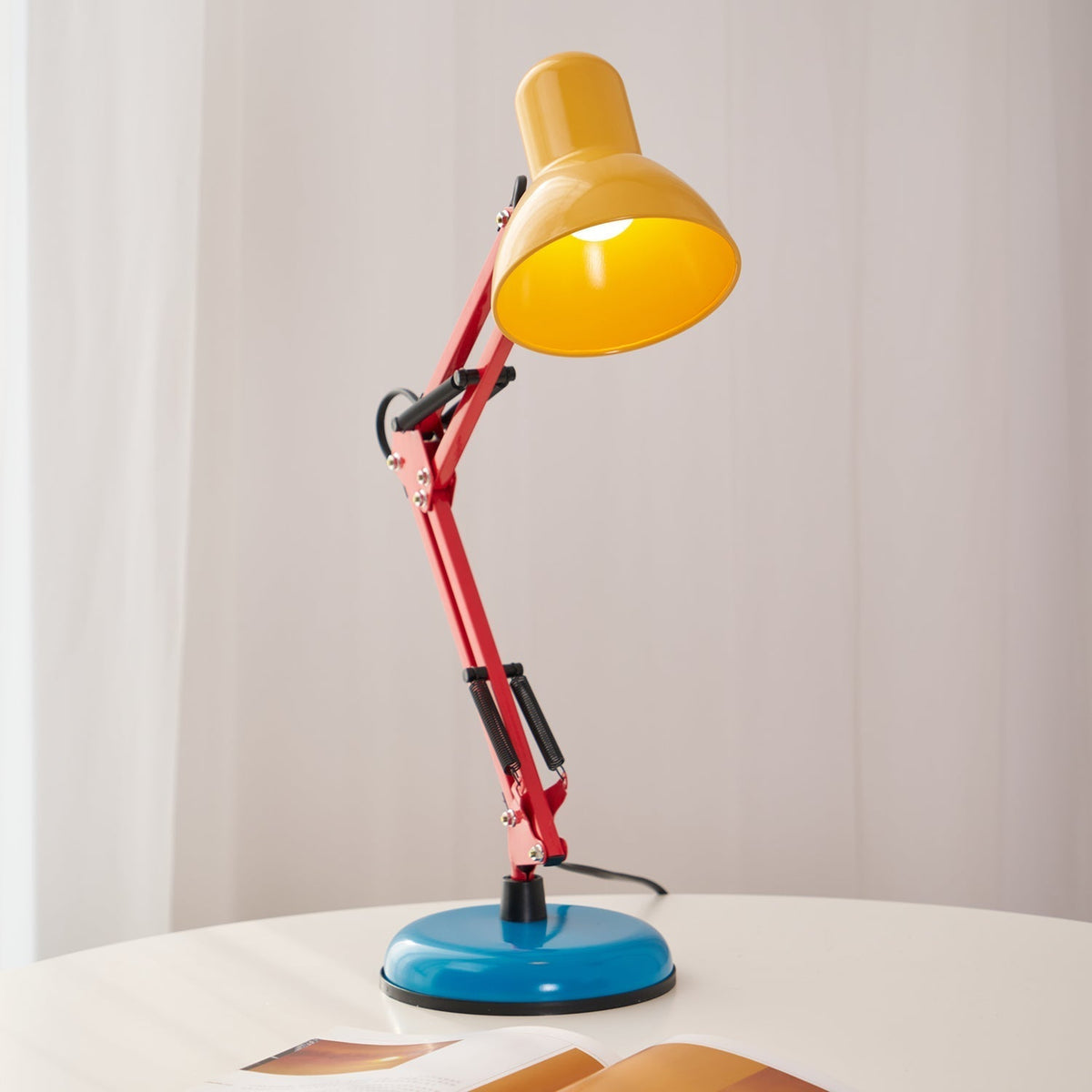 Aven lámpara de mesa moderna
