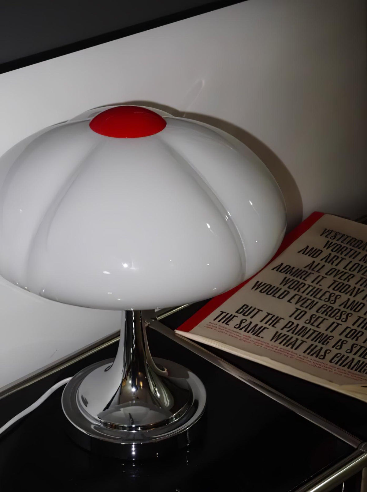 Bin lámpara de mesa moderna