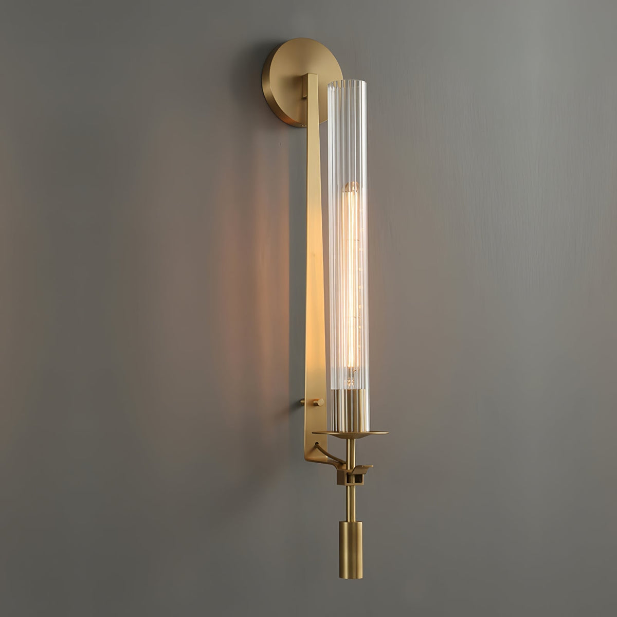 Veloora aplique de pared minimalista en latón con vidrio esmerilado