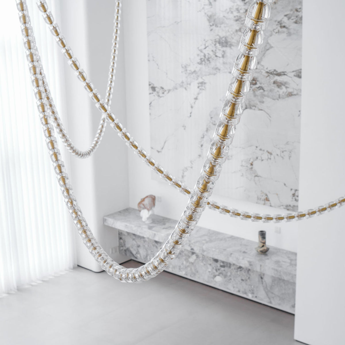 Elyisaine lámpara de araña cristal dorado LED 3-Line