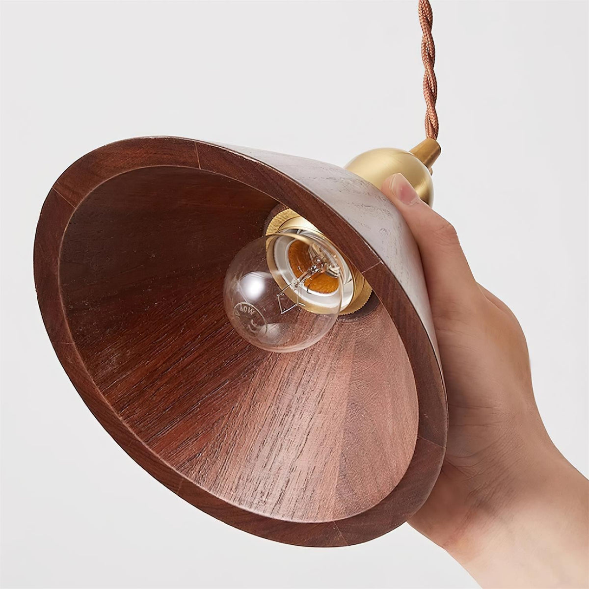 Lámpara colgante de madera en varios formatos, en madera maciza y latón