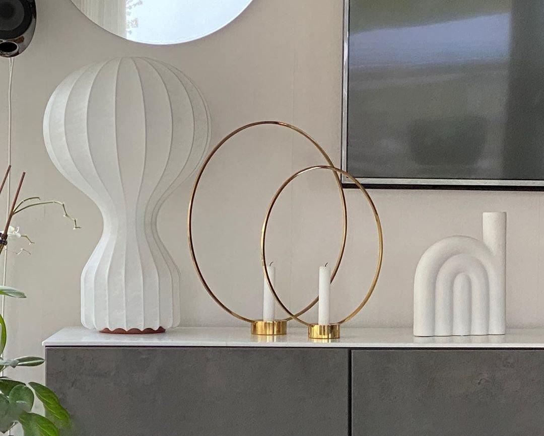 Lirove lámpara de mesa escultórica de acero
