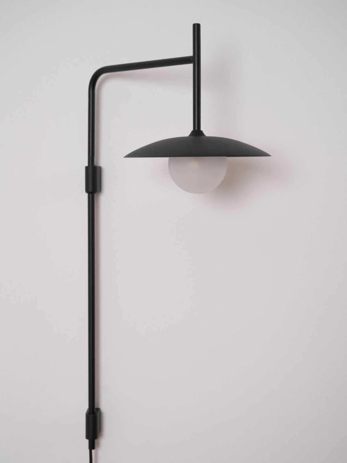 Paxon aplique de pared Swing Arm con vidrio enchufable