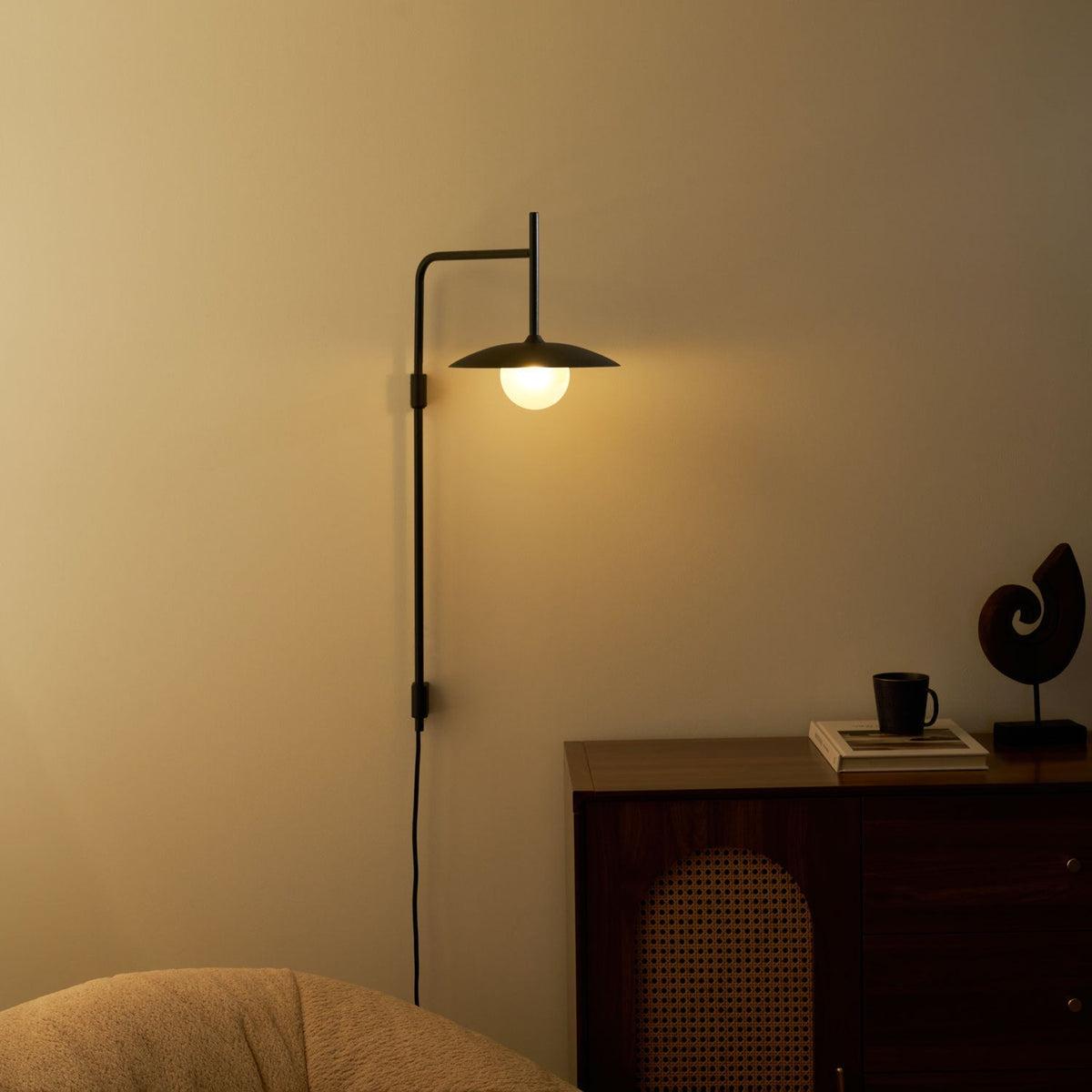 Paxon aplique de pared Swing Arm con vidrio enchufable