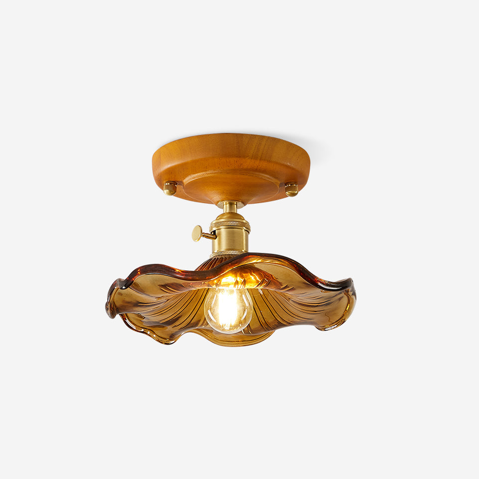Lámpara de techo de madera con florón de latón y pantalla de vidrio esmerilado en forma floral vintage de estilo campestre