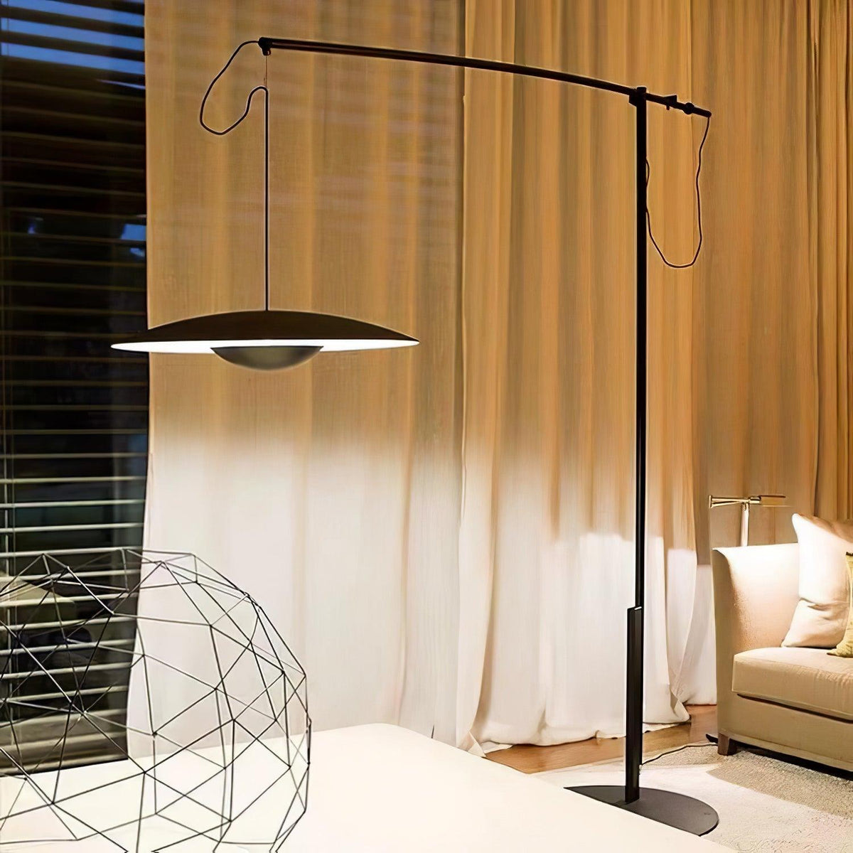 Ferinira lámpara de pie minimalista de aluminio