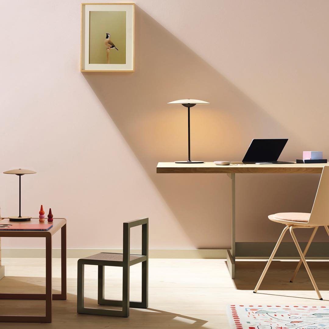 Elaarelia lámpara de mesa minimalista delgada