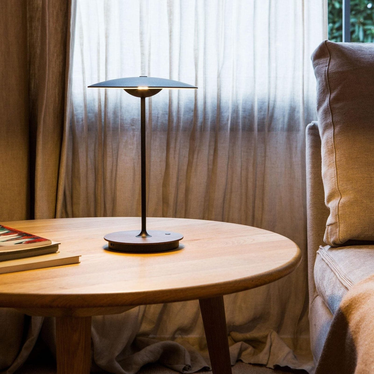 Elaarelia lámpara de mesa minimalista delgada