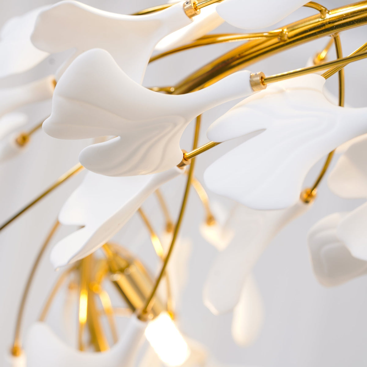 Umberis lámpara colgante Gingko Hojas de Porcelana dorada