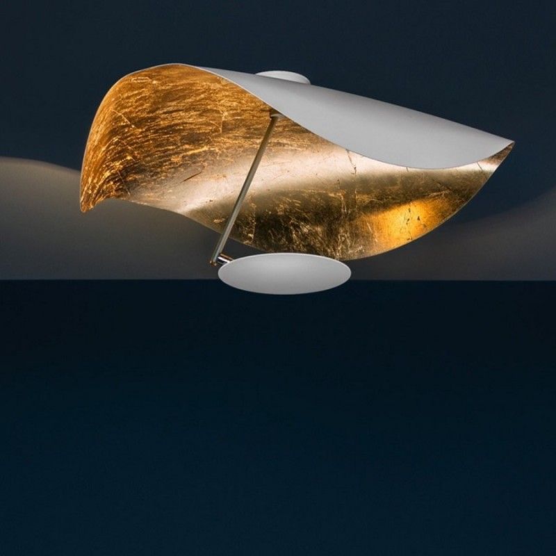 Solenena lámpara de techo Solena con abatidor curvado y interior dorado