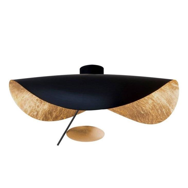 Solenena lámpara de techo Solena con abatidor curvado y interior dorado