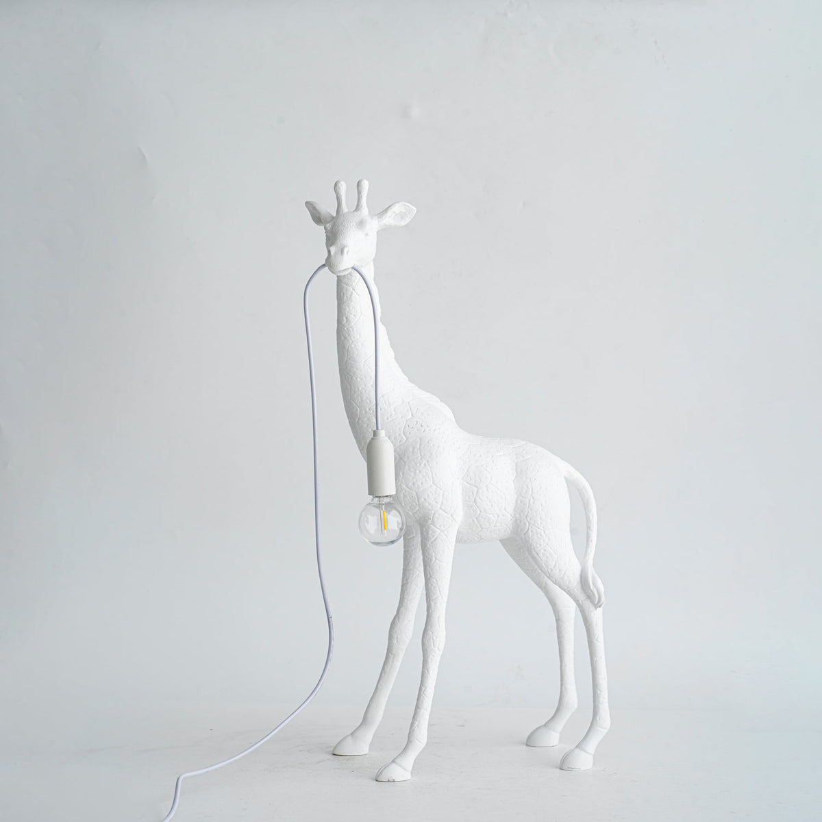 Fexl lámpara de pie de escultura Girafe Royale lujosa
