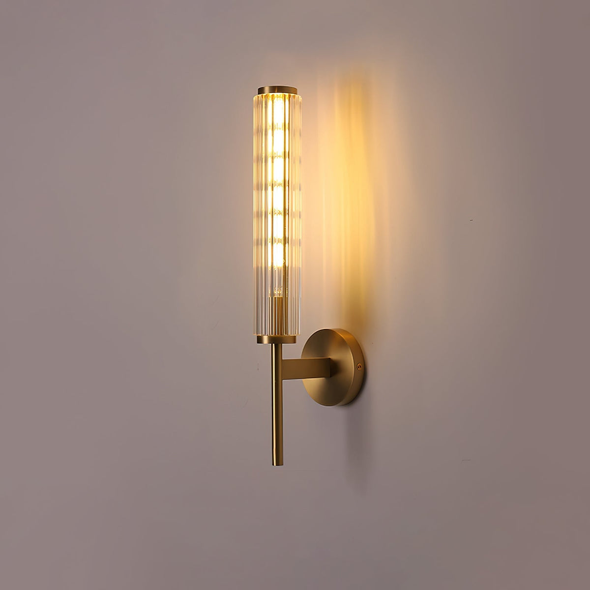 Faylen aplique de pared Premium lineal en latón con vidrio