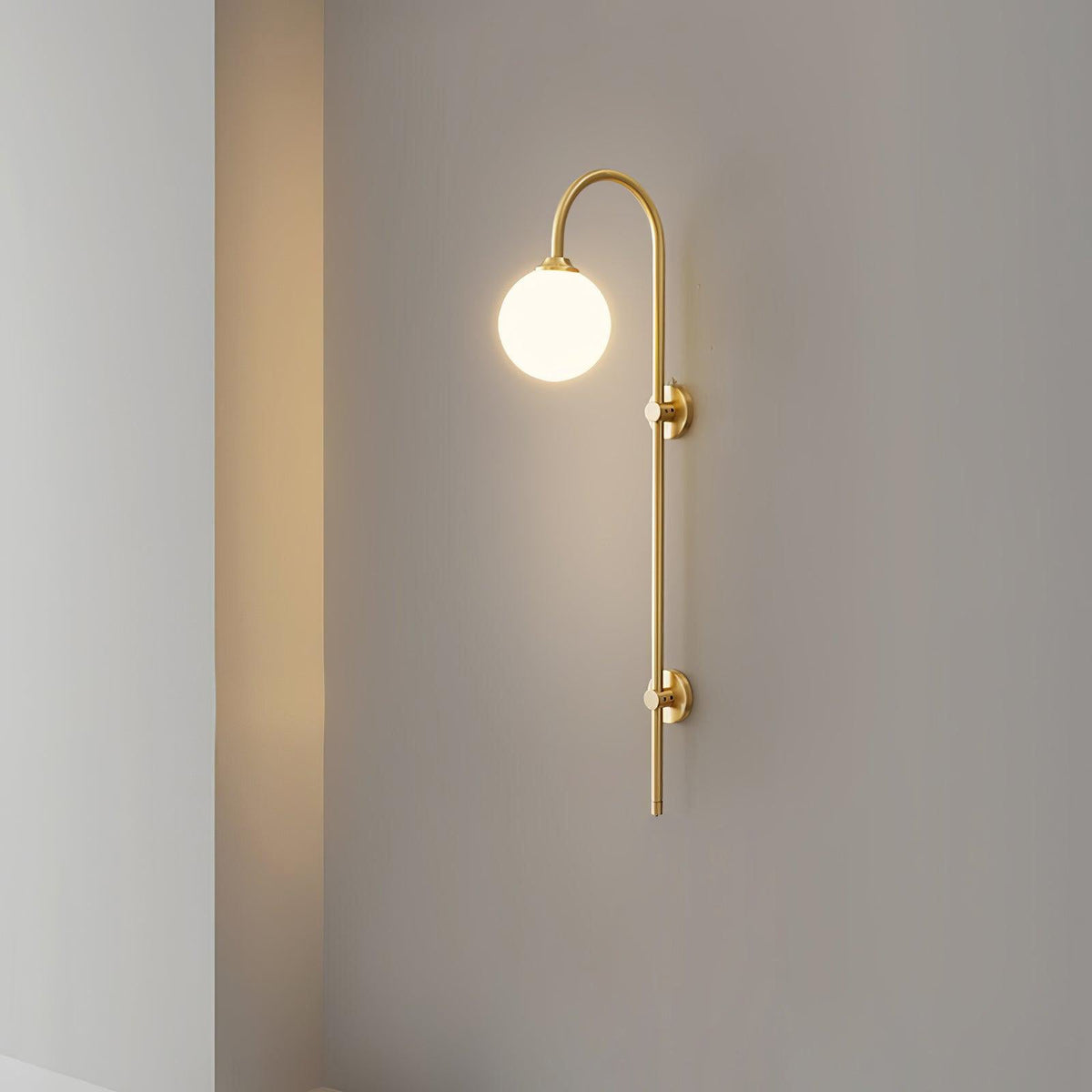 Nyvaris aplique de pared moderno minimalista de vidrio y latón con forma de globo