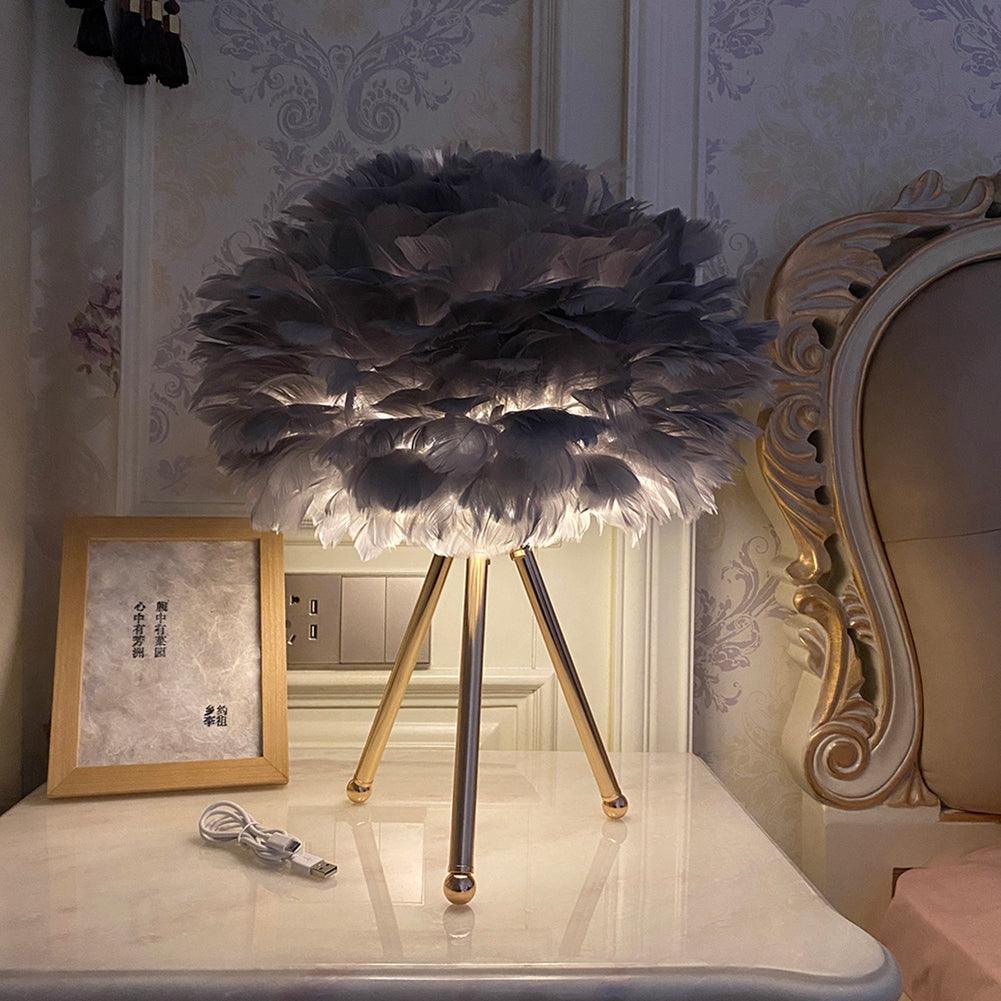 Nilo lámpara de mesa con detalles de pluma en estilo femenino