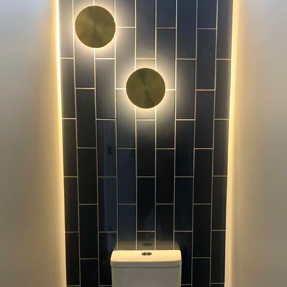 Phelan aplique de pared de latón minimalista