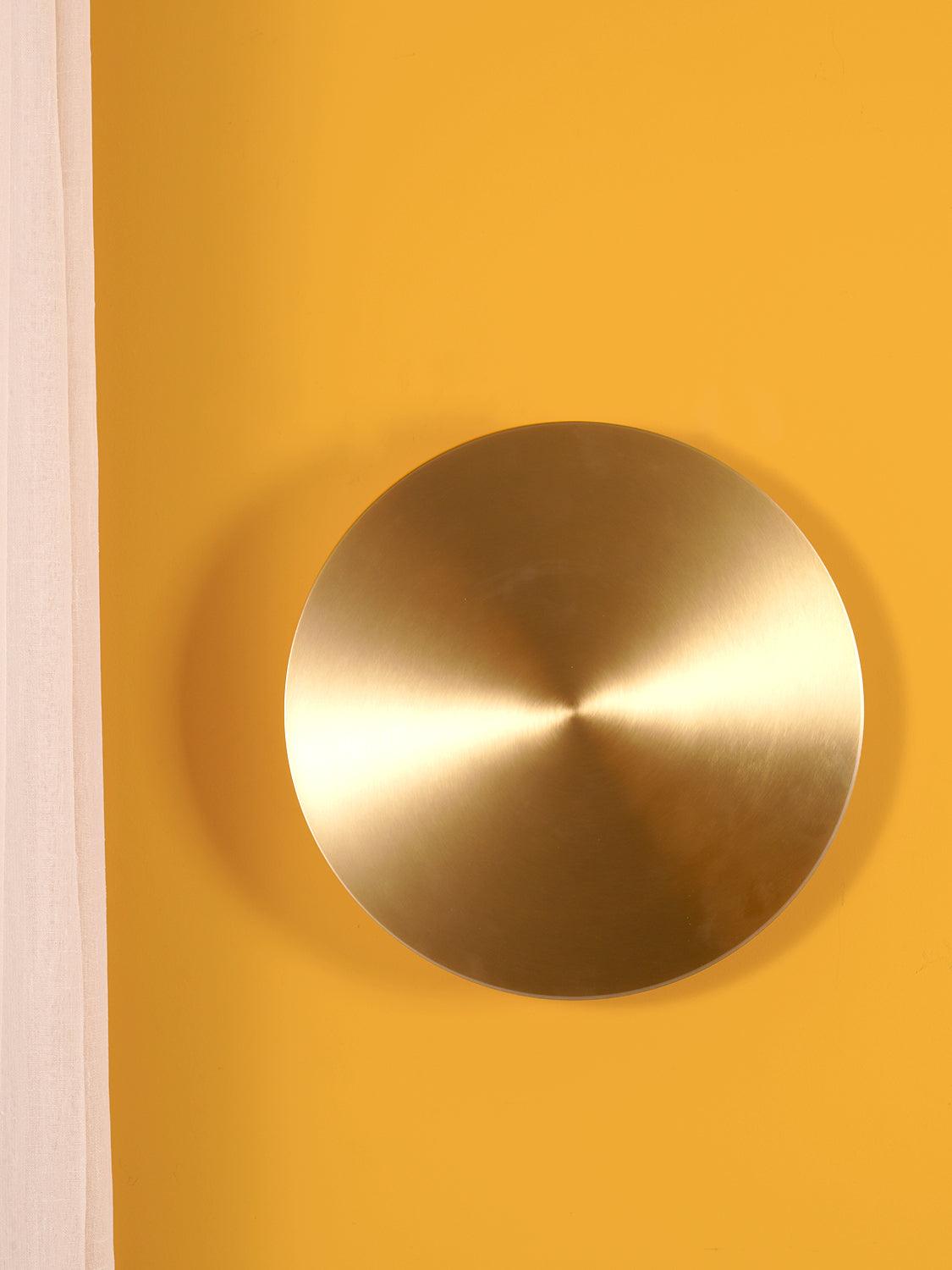 Phelan aplique de pared de latón minimalista