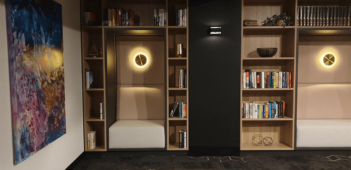Phelan aplique de pared de latón minimalista