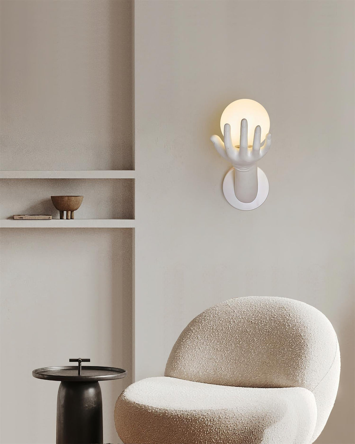 Aplique de pared con cuerpo de polímero y forma manual, pantalla esférica de madera esfera