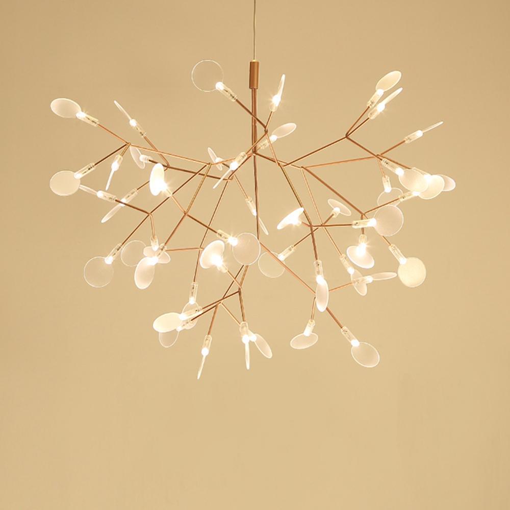 Auroreon lámpara de araña Firefly LED con rama en color dorado