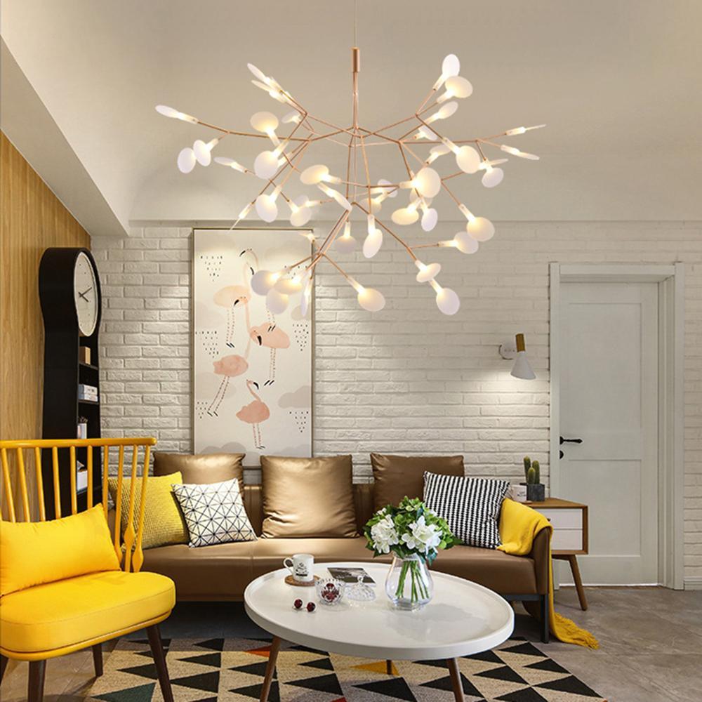 Auroreon lámpara de araña Firefly LED con rama en color dorado