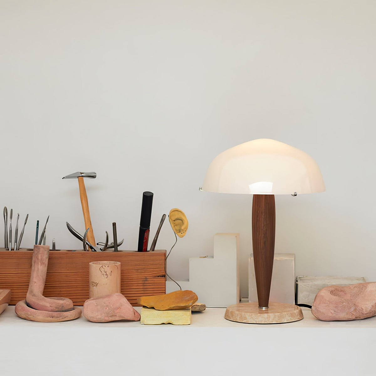 Emerson lámpara de mesa de madera