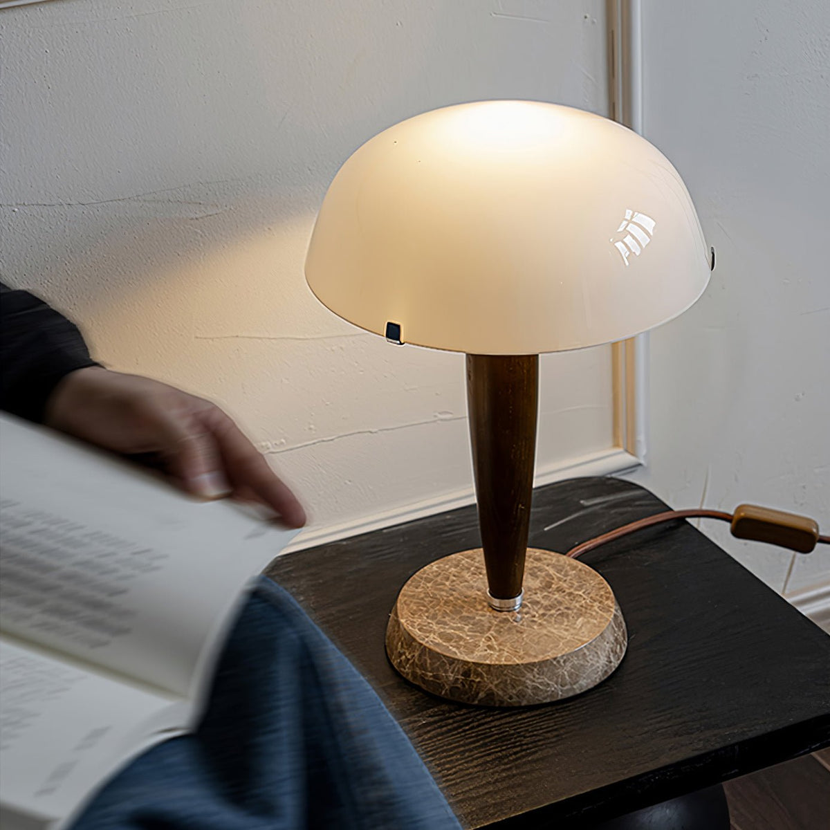 Emerson lámpara de mesa de madera