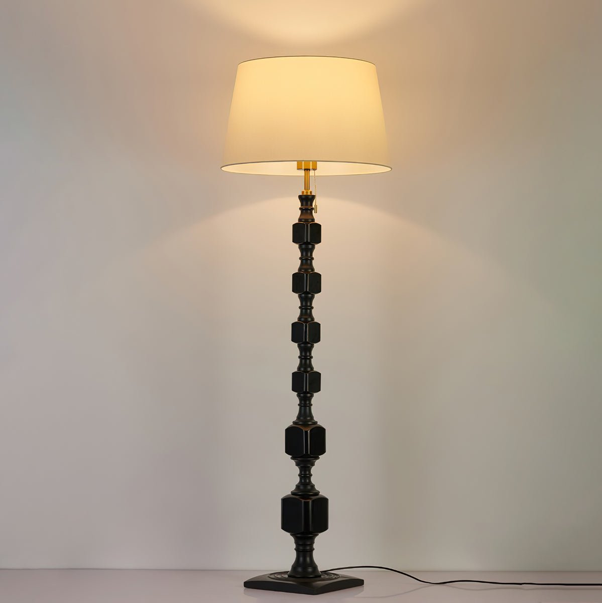 Sylarelle lámpara de pie Hexas de madera