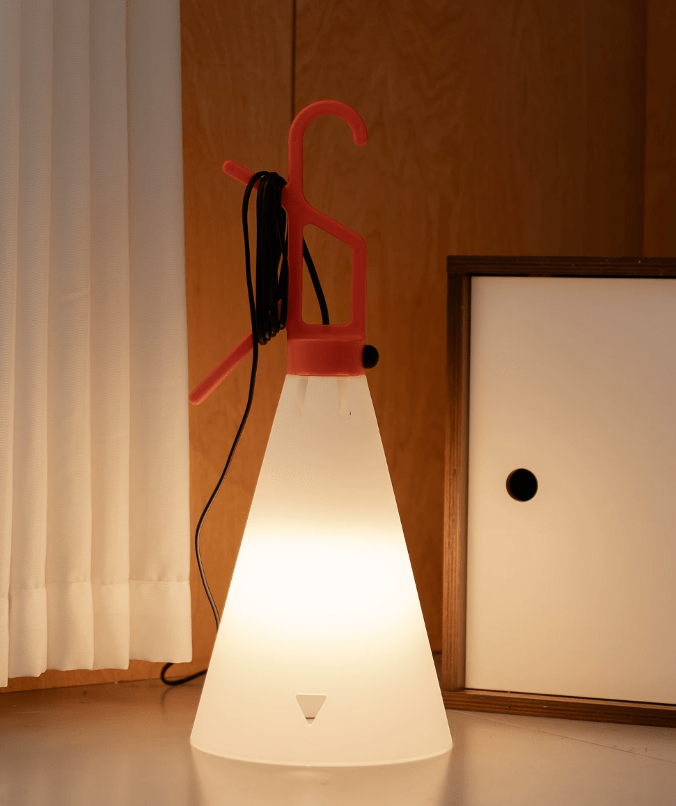 Hook lámpara de mesa con mango en forma de cono