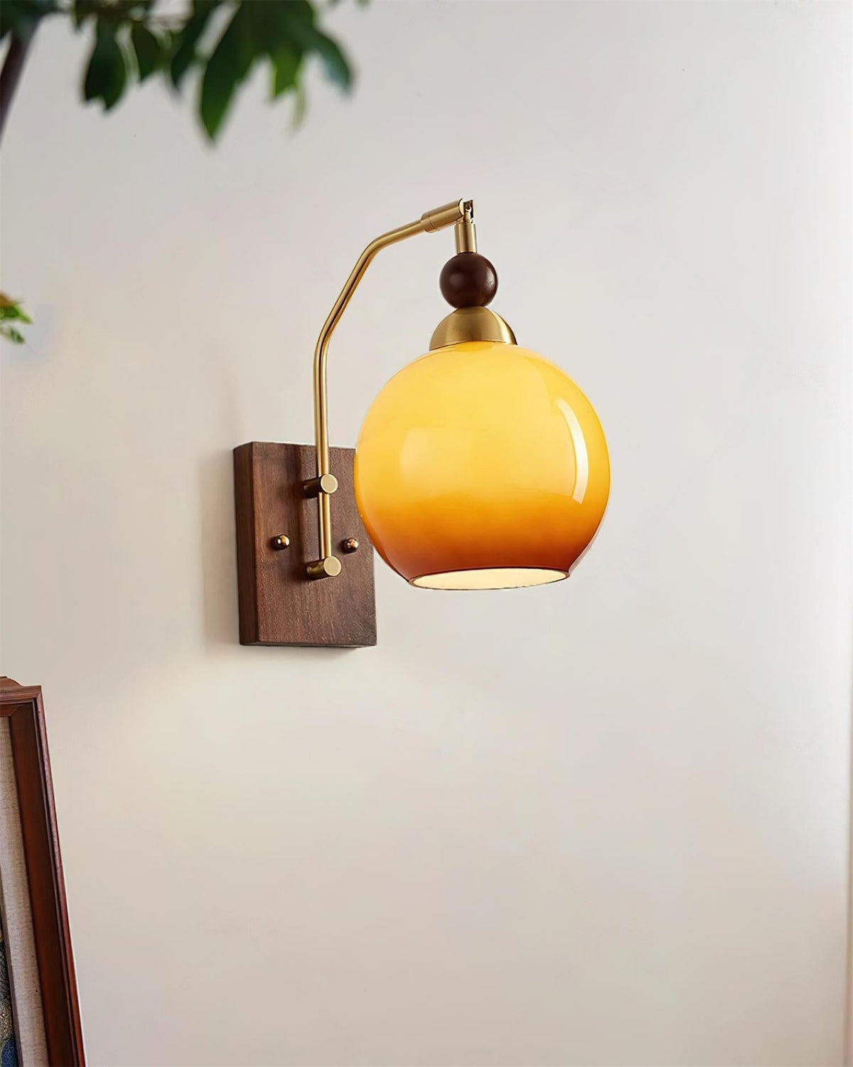Rinuette aplique de pared de latón, vidrio y madera nogal