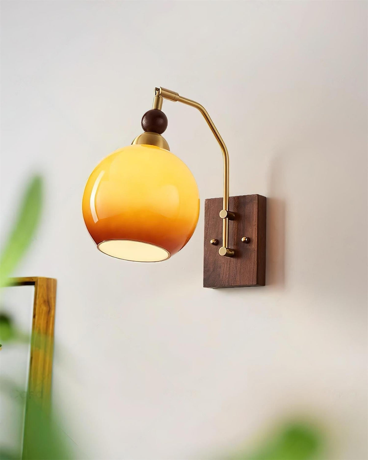 Rinuette aplique de pared de latón, vidrio y madera nogal