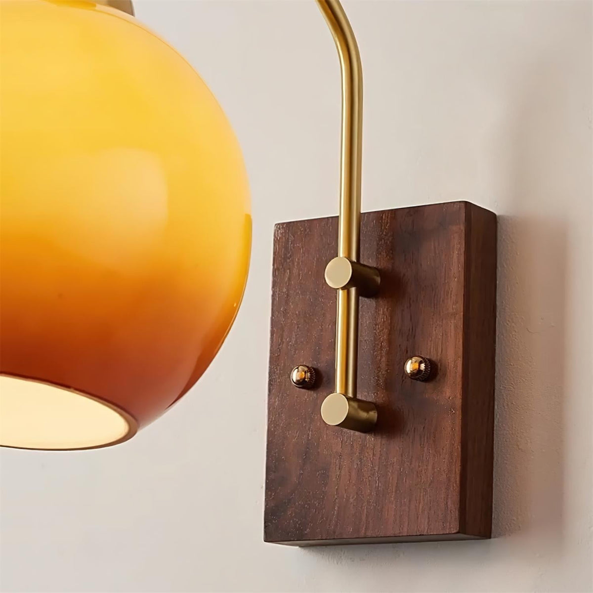 Rinuette aplique de pared de latón, vidrio y madera nogal