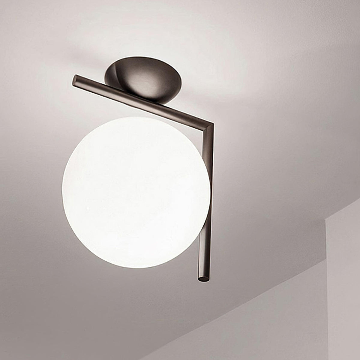 Joanna aplique de pared moderno minimalista en vidrio soplado opalino