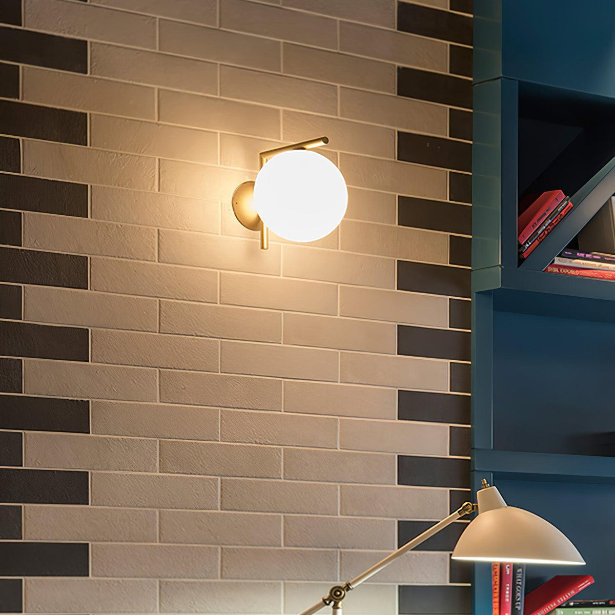 Joanna aplique de pared moderno minimalista en vidrio soplado opalino
