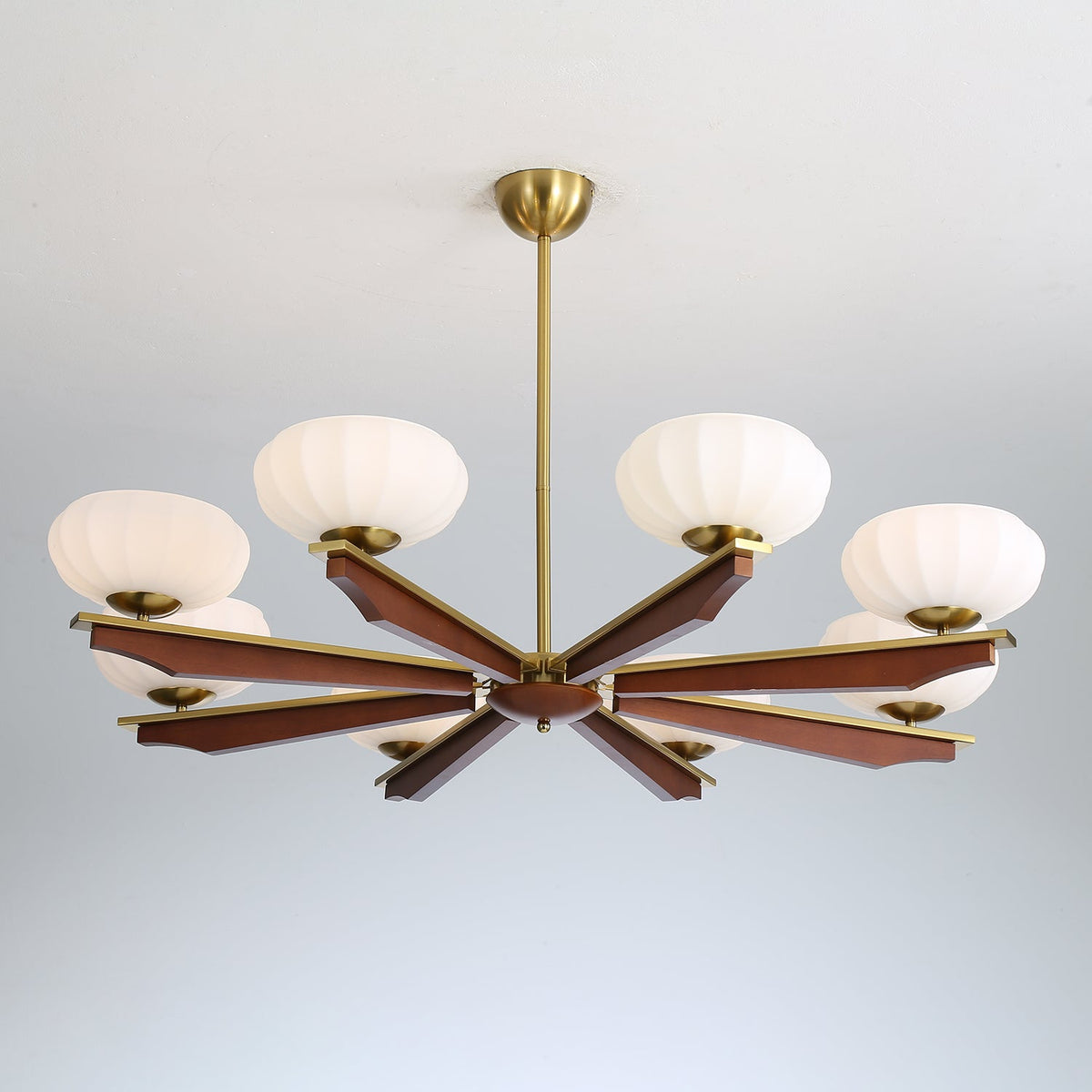 Uzoror lámpara de araña tradicional elegancia vintage madera
