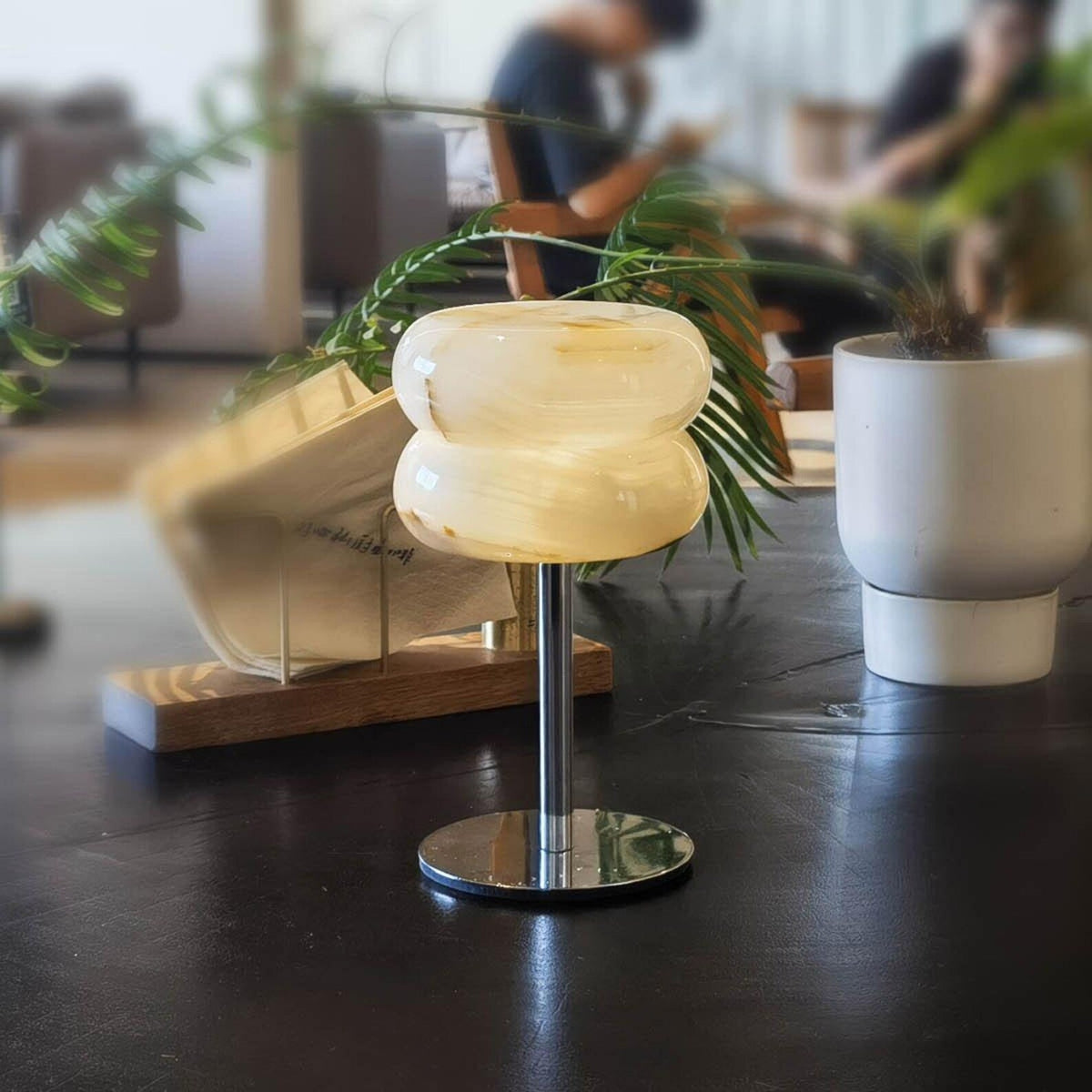 Nivaraine lámpara de mesa de alabastro con forma de dona