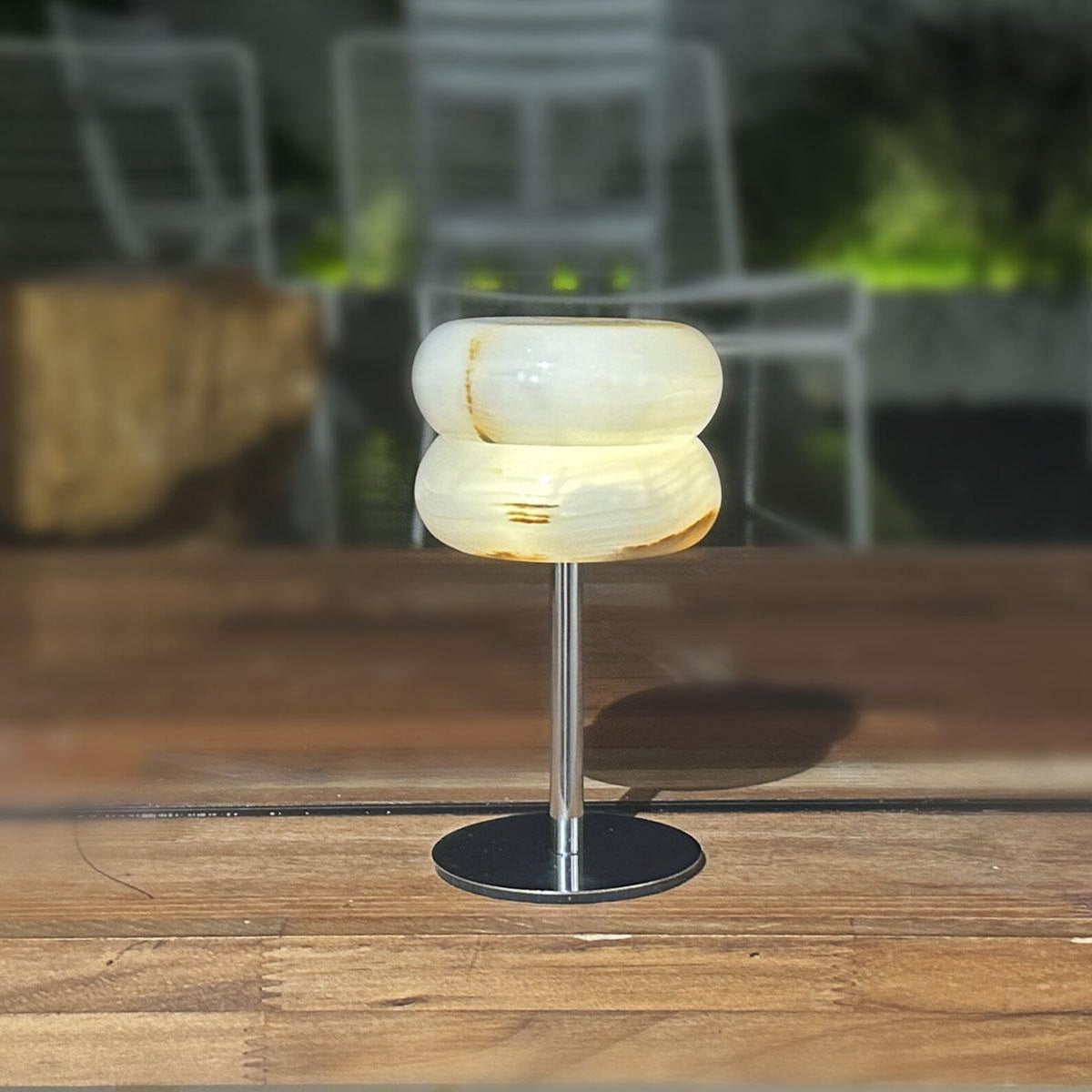 Nivaraine lámpara de mesa de alabastro con forma de dona