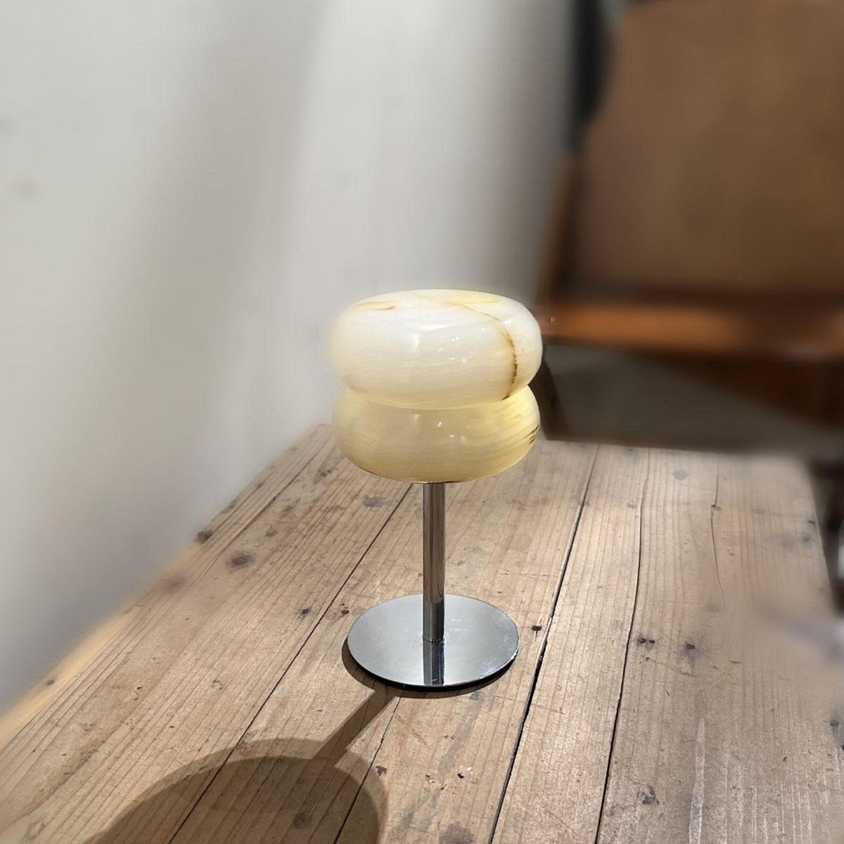 Nivaraine lámpara de mesa de alabastro con forma de dona