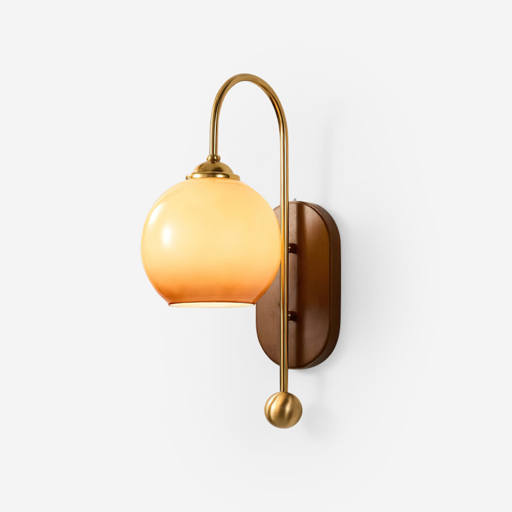 Aplique de pared de metal y vidrio con globo liso y placa trasera de madera