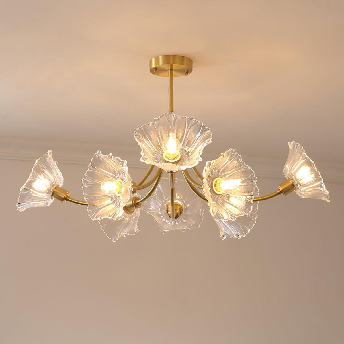 Fife lámpara de araña Flower vidrio con Acabado en latón